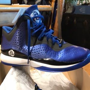 Basketball shoes size 10